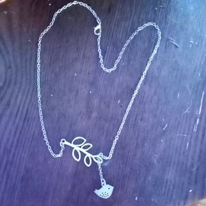 Adorable vintage sterling silver bird necklace
